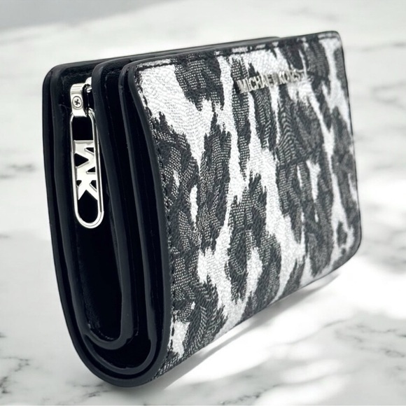 MICHAEL Michael Kors Medium Jet Set Travel Zip Chain
Bifold Wallet Black Multi - Picture 4 of 8